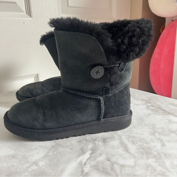UGG Kid’s Button Bailey Boots - Picture 1 of 7